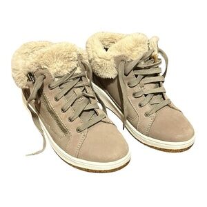 NWOB Aetrex Dylan Ankle Boot Booties Sneakers Taupe Leather Faux Fur Women’s 7